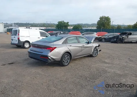 2024 Hyundai Elantra Sel z USA, uszkodzony, nr VIN KMHLM4DG9RU813807